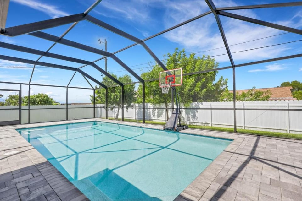 New With Heated SaltWater Pool! Ideal for 2 Families! House in Cape Coral