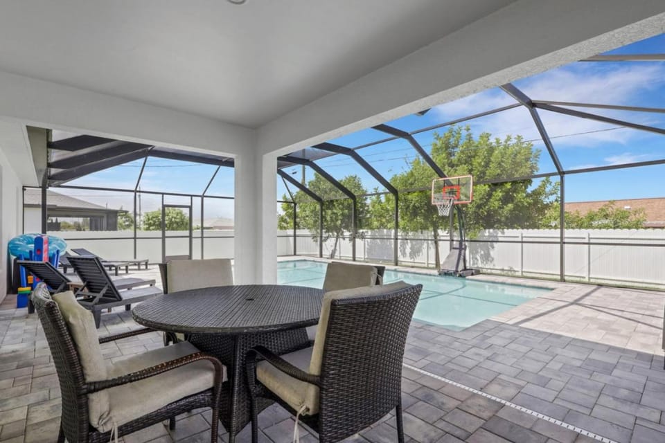 New With Heated SaltWater Pool! Ideal for 2 Families! House in Cape Coral
