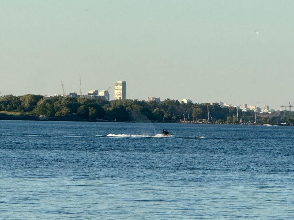 Luxury Apartment Living Apartment in Oakville