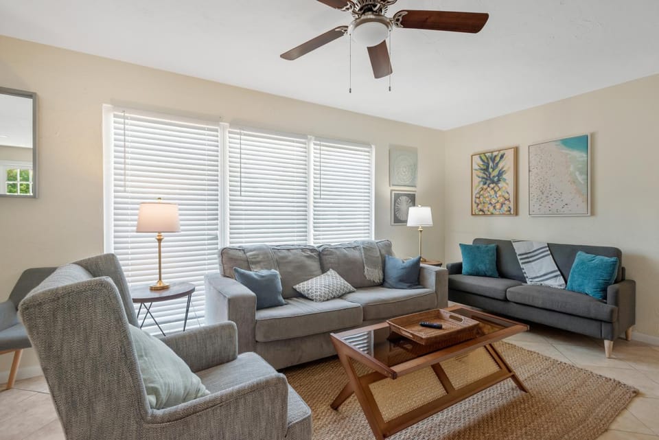 Remodel House with Heated pool, patio and gas grill! House in Sarasota