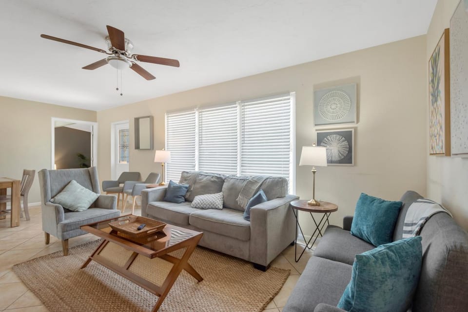 Remodel House with Heated pool, patio and gas grill! House in Sarasota