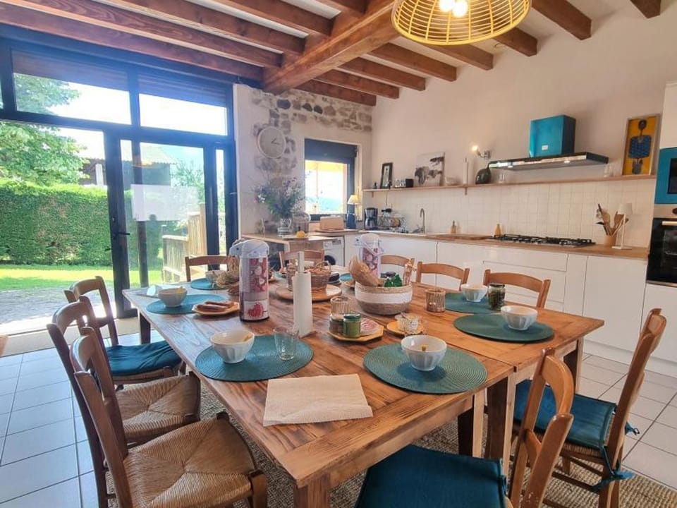 Gîte calme avec terrasse, animaux admis, près de l'élevage de poneys - FR-1-496-326 House in Auvergne-Rhône-Alpes