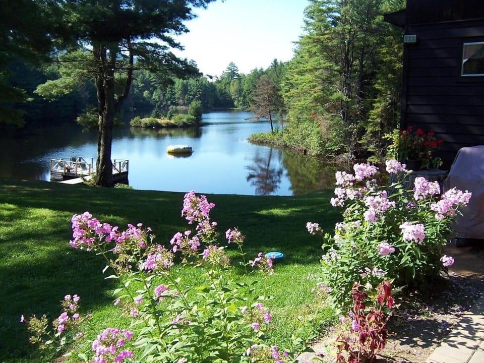 Mountain Retreat on Private Lake-Alderbrook Lodge House in Bolton