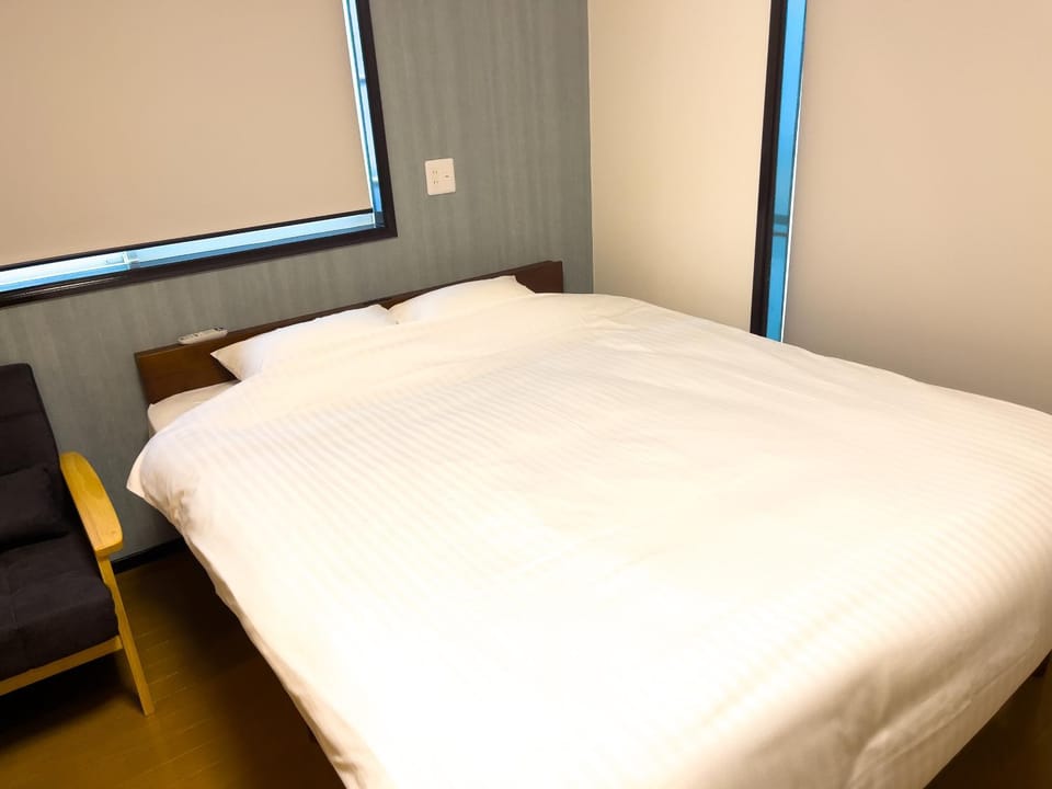 Bed, Photo of the whole room, Bedroom