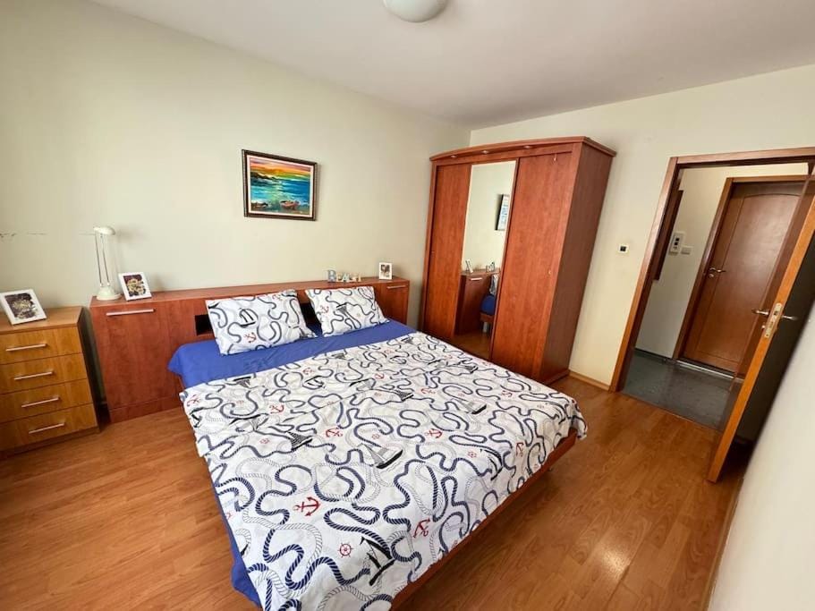 Bed, Photo of the whole room, Bedroom, wardrobe
