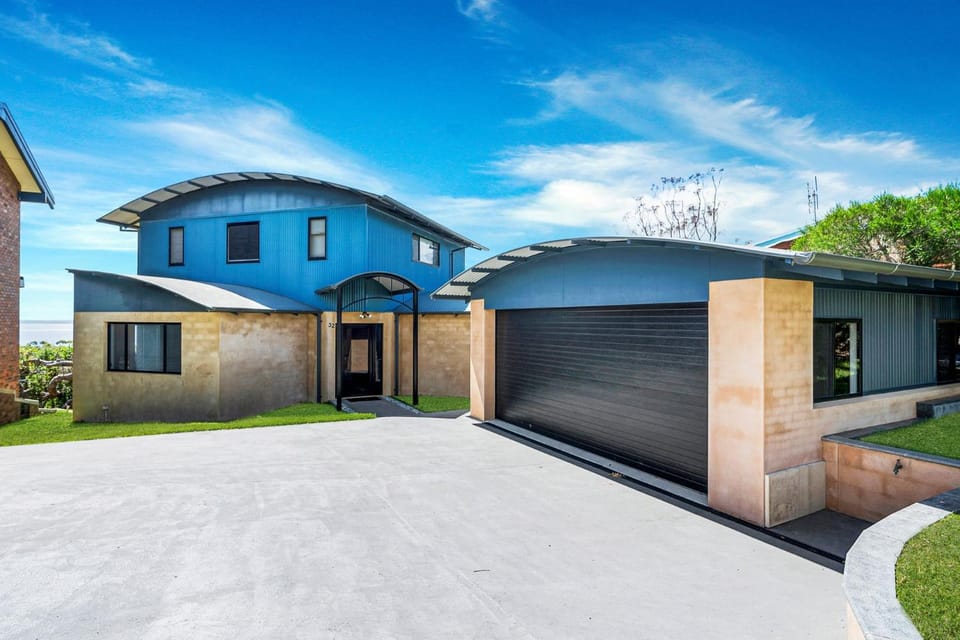 Blue Point House by Experience Jervis Bay House in Vincentia
