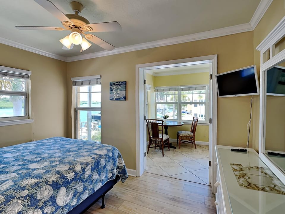 Barefoot Beach Resort B-201 Apartment in Indian Shores