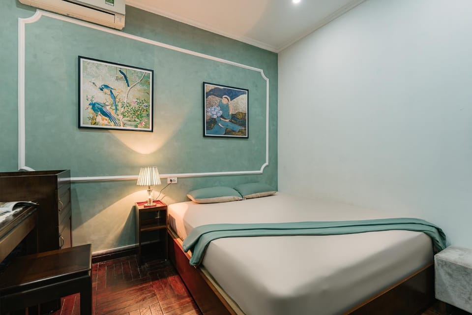 Bed, Photo of the whole room, Bedroom, air conditioner
