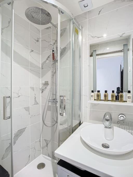 Shower, Bathroom