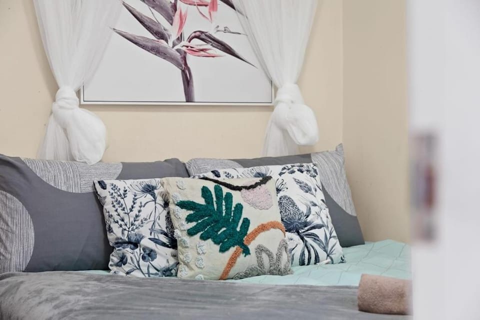 Deluxe Ensuite Double Room - Nearby Universities - Seconds to Famous Eateries Bed and Breakfast in Surry Hills