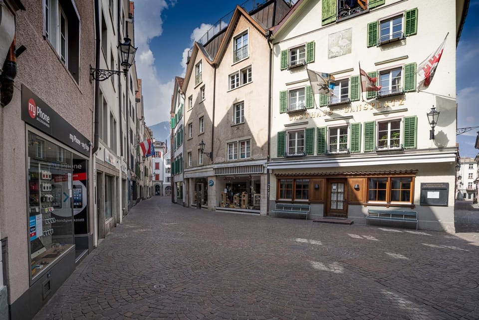 Property building, Nearby landmark, Day, Neighbourhood, City view, Street view, Location