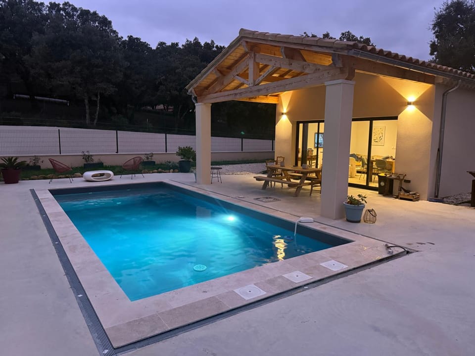 Property building, Swimming pool