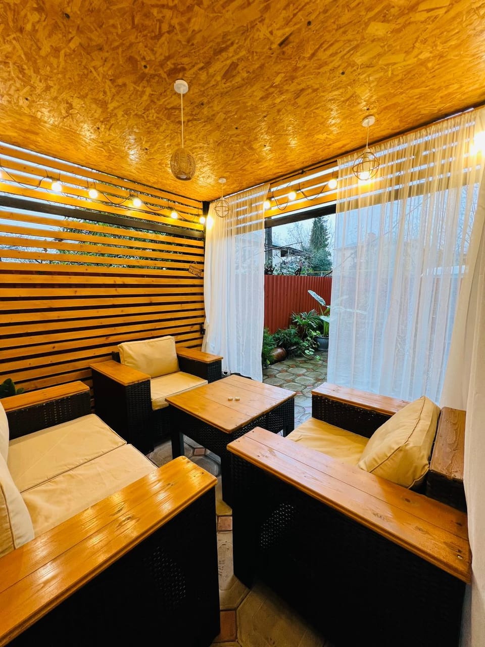 Facade/entrance, BBQ facilities, BBQ facilities, Balcony/Terrace, Balcony/Terrace, Food and drinks, Food and drinks, Seating area, Dining area, Evening entertainment, Entertainment, Alcoholic drinks, Alcoholic drinks, Non alcoholic drinks, Non alcoholic drinks