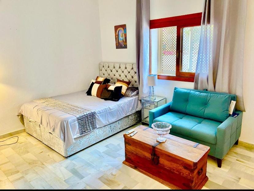 Stunning suite at Hotel Del Golf, 5 stars and frontline Golf, Porto Banus, Marbella Bed and Breakfast in Marbella