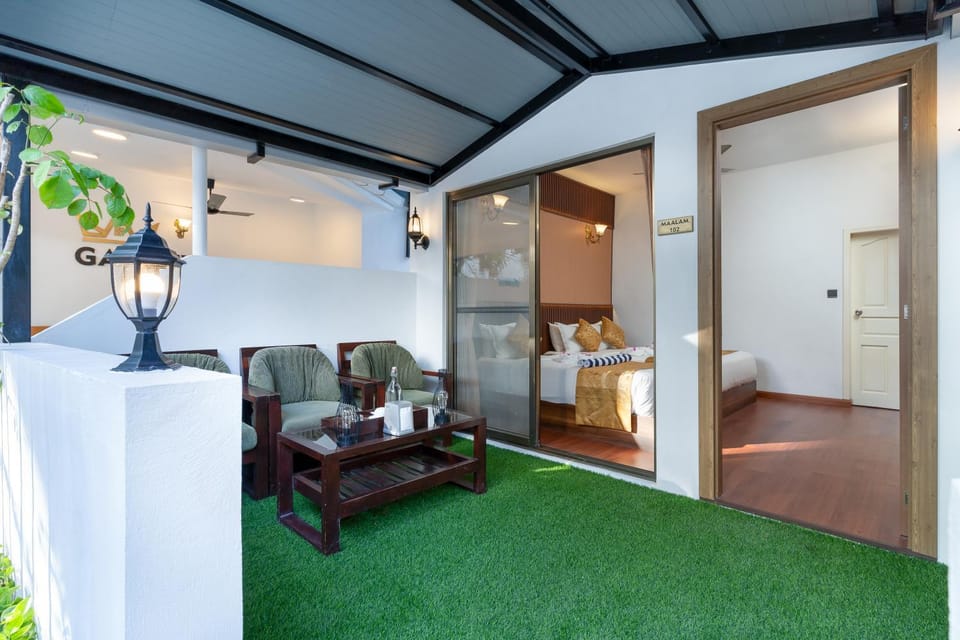 Patio, Bed, Living room, Photo of the whole room, Seating area, Dining area, Bedroom