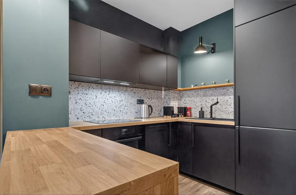 Kitchen or kitchenette, microwave, oven, stove