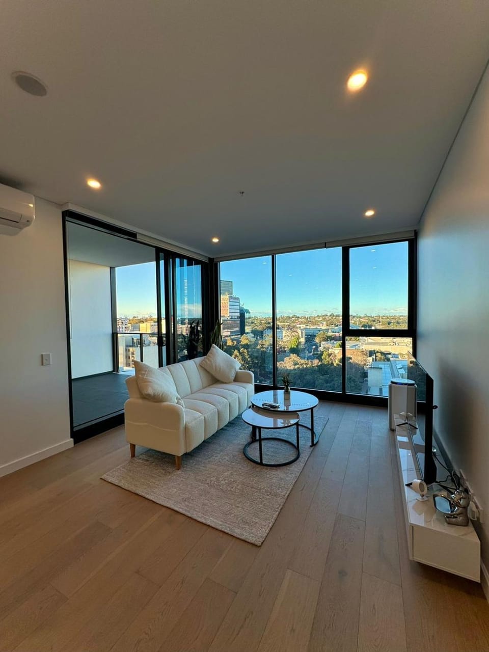 Communal lounge/ TV room, TV and multimedia, View (from property/room), Living room