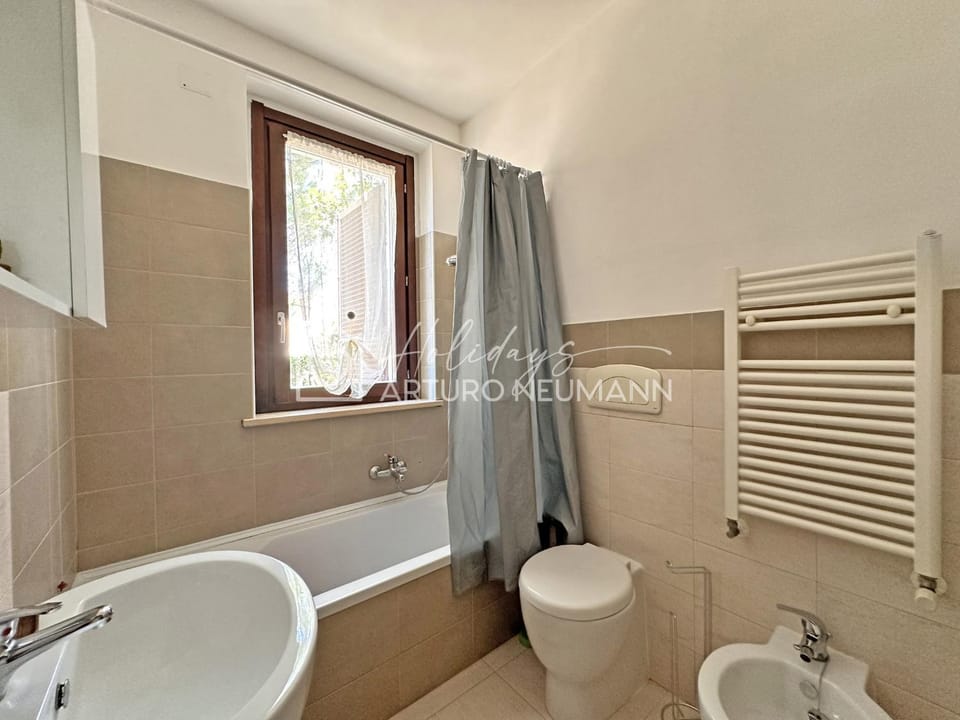 Shower, Toilet, Bathroom, bidet, towels
