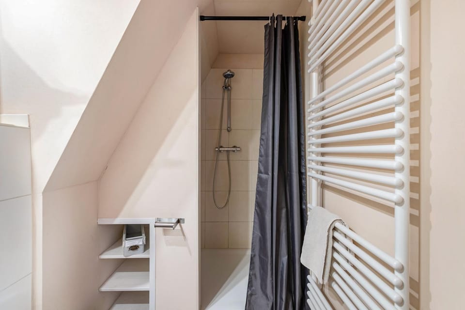 Bathroom, Living room