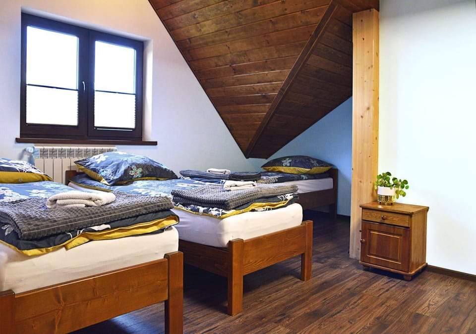 Bed, Living room, Photo of the whole room, Seating area, Bedroom, towels