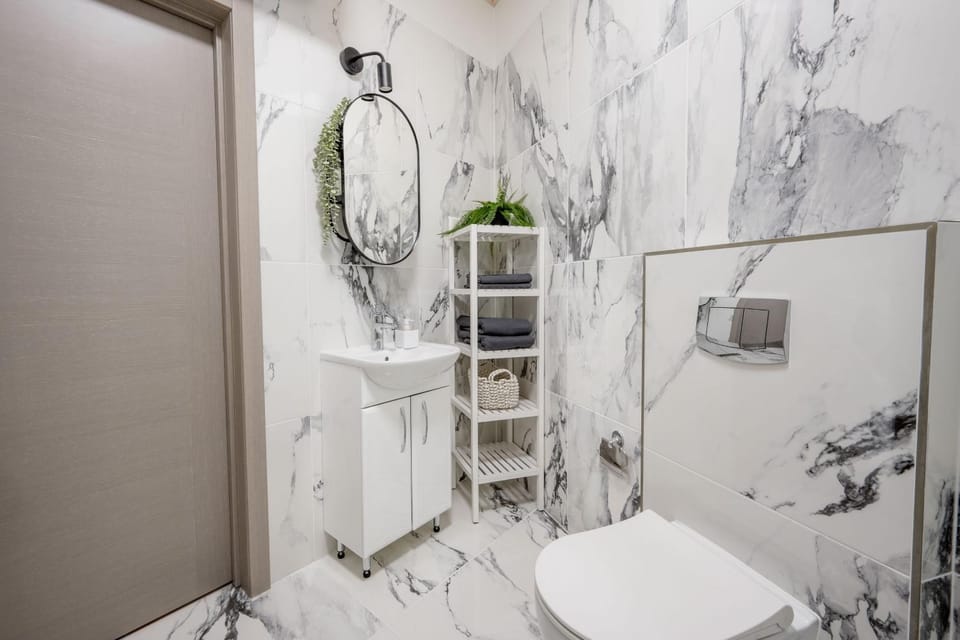 Shower, Toilet, Bathroom, towels