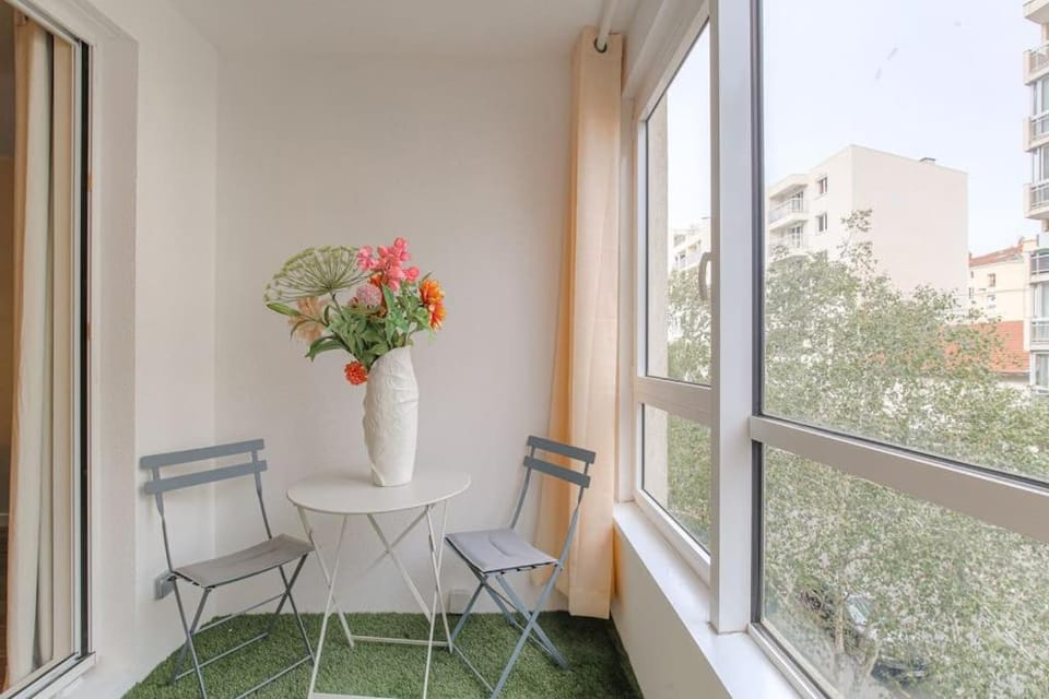 Appartement raffiné, veranda et parking, Lyon 3 Apartment in Villeurbanne