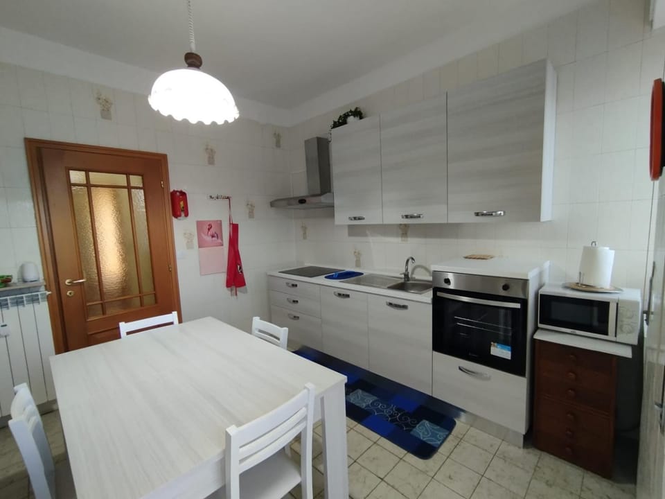 Property building, Kitchen or kitchenette, Living room