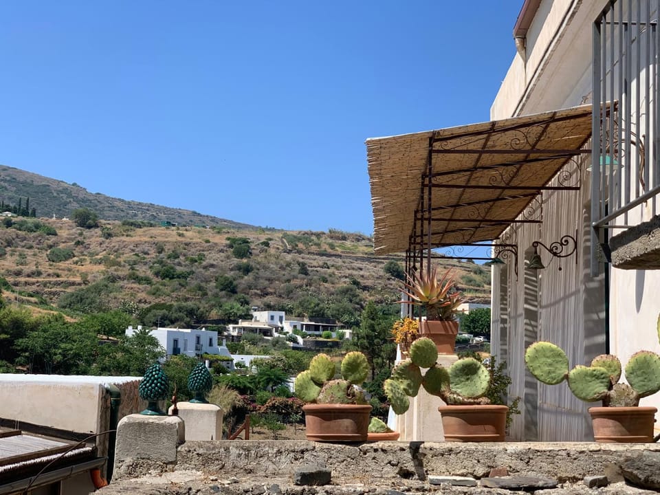 Casa Pomelia - in centro a Malfa Apartment in Sicily