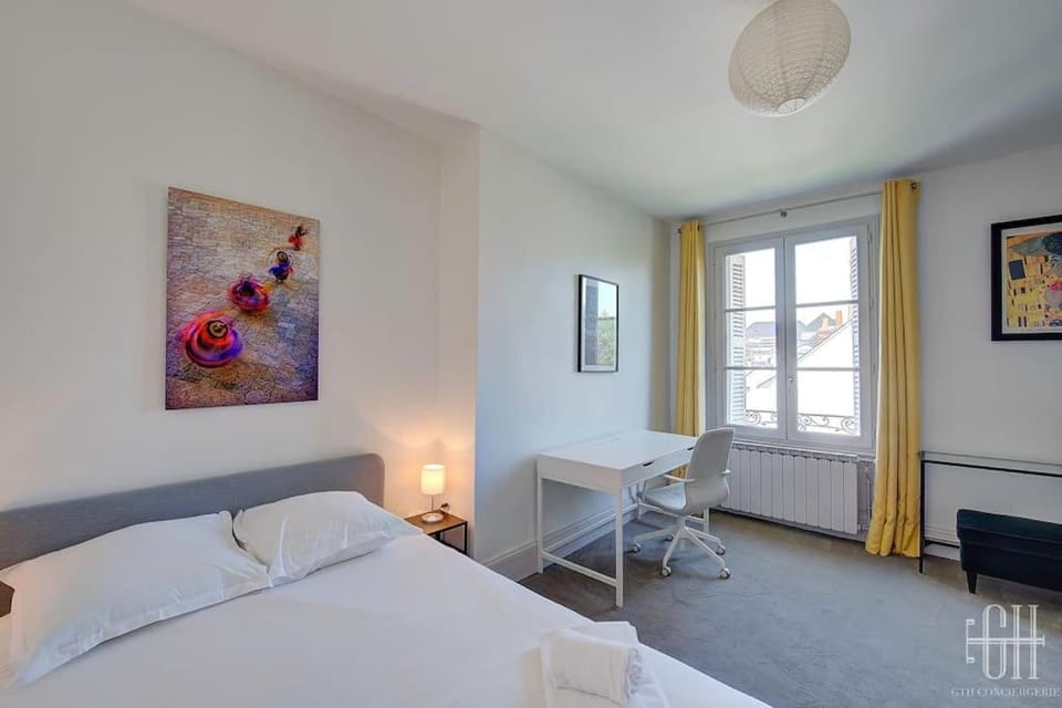 Bed, Photo of the whole room, Bedroom