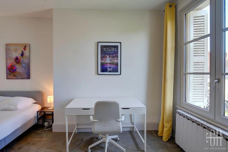 Bed, Seating area, Bedroom