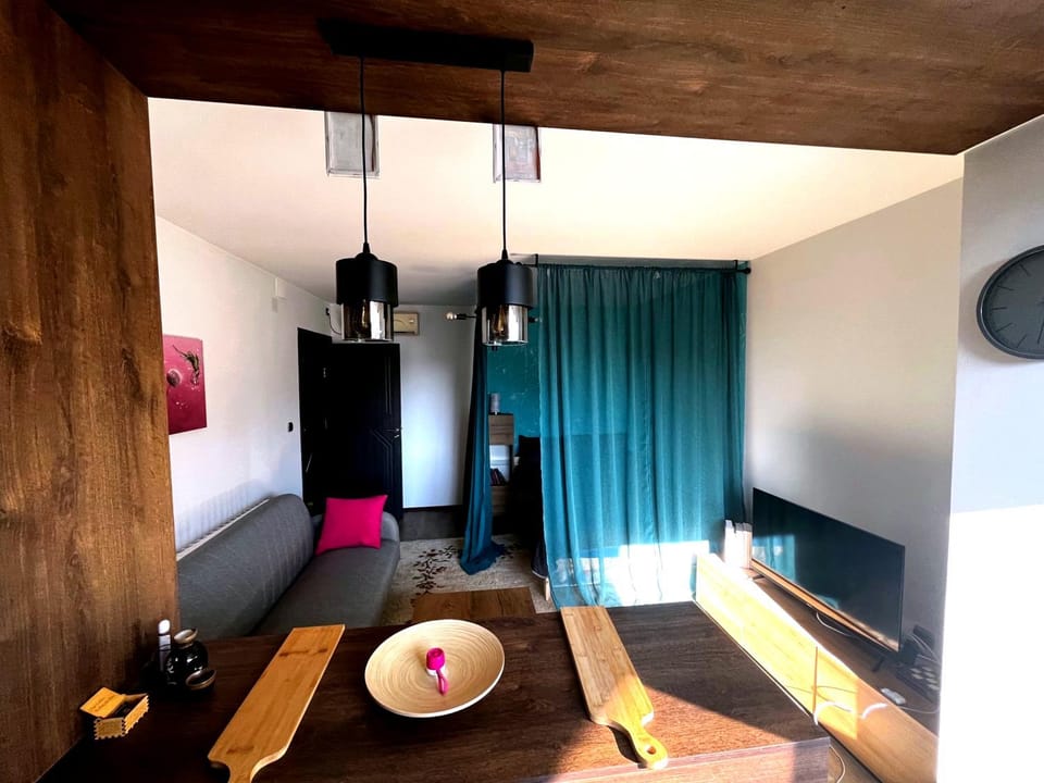 Living room, Photo of the whole room, Bedroom