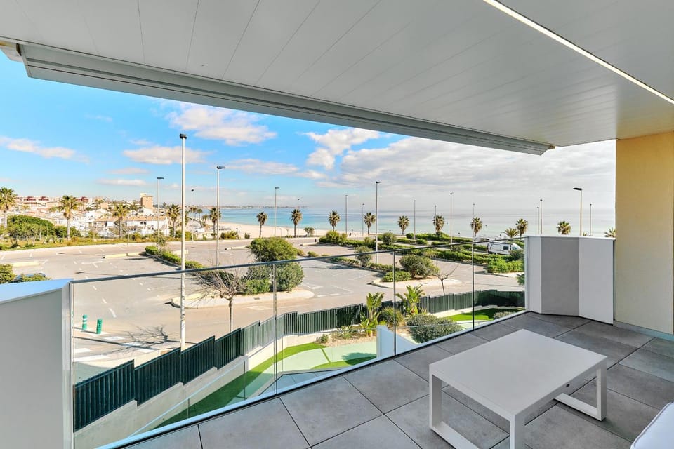 View (from property/room), Balcony/Terrace, Seating area, Sea view