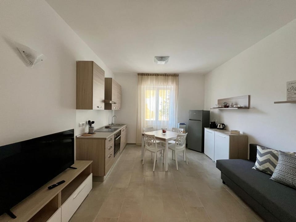 TV and multimedia, Coffee/tea facilities, Kitchen or kitchenette, Living room, Parking, air conditioner