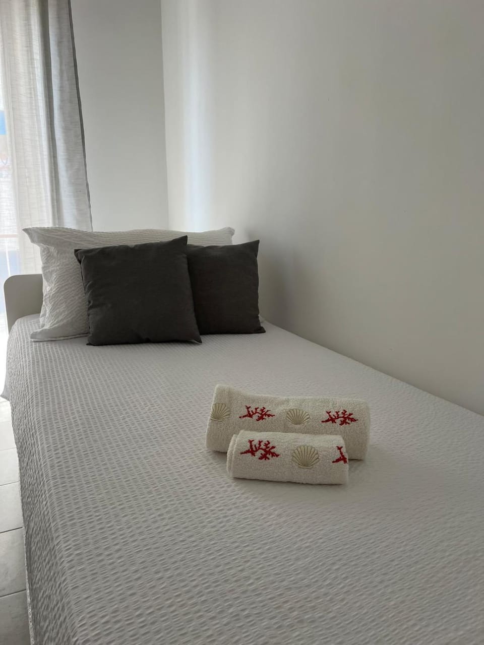 Bed, Bedroom, air conditioner