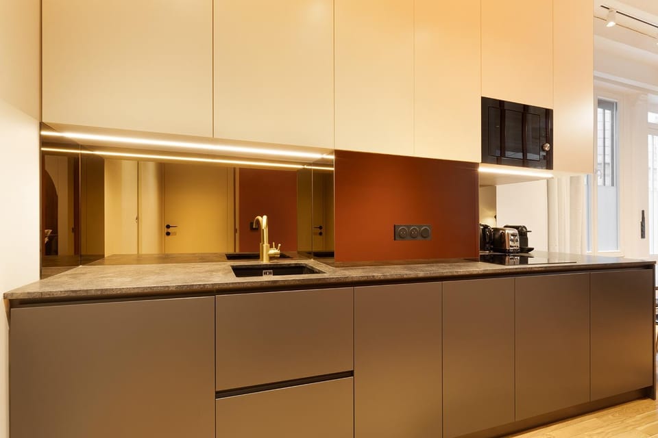 Coffee/tea facilities, Kitchen or kitchenette, stove