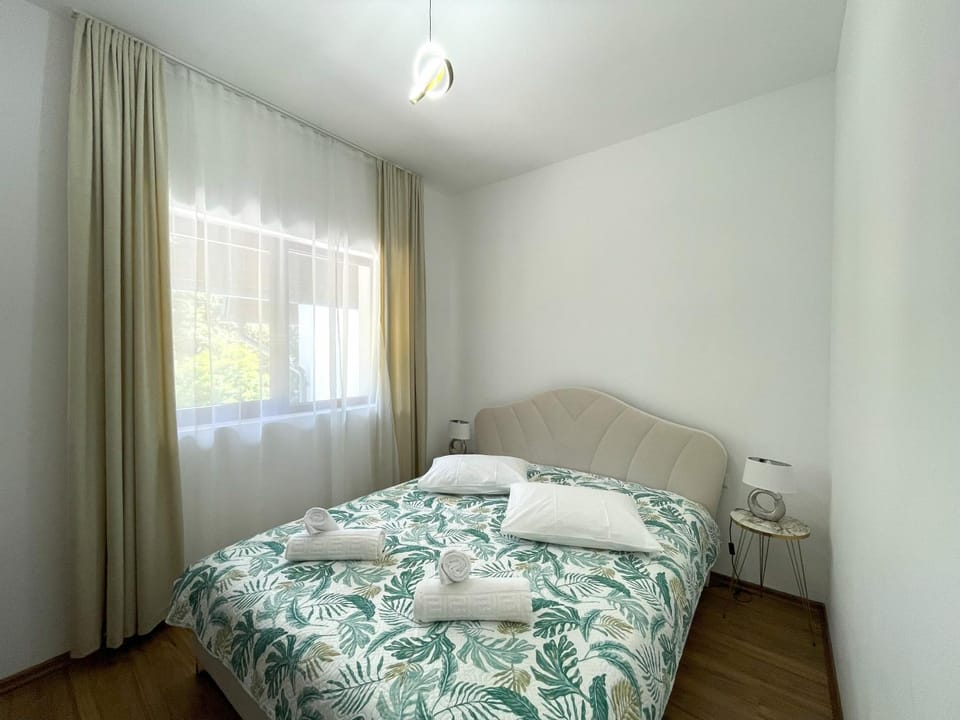 Bed, Photo of the whole room, Bedroom, Mountain view, River view, towels