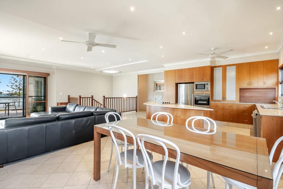 Kitchen or kitchenette, Living room, Photo of the whole room, Seating area, Dining area