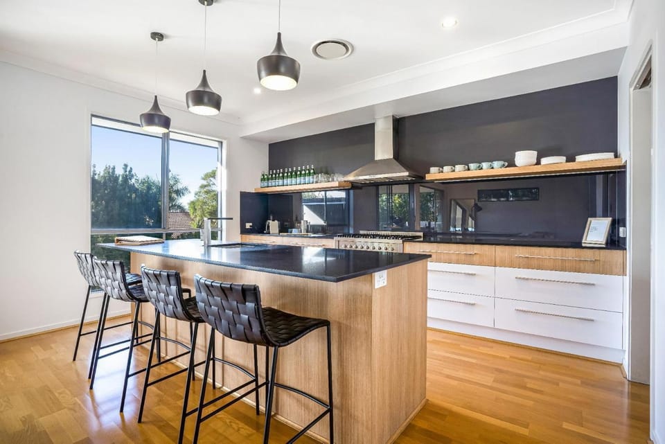 Coffee/tea facilities, Kitchen or kitchenette, dishwasher, stove