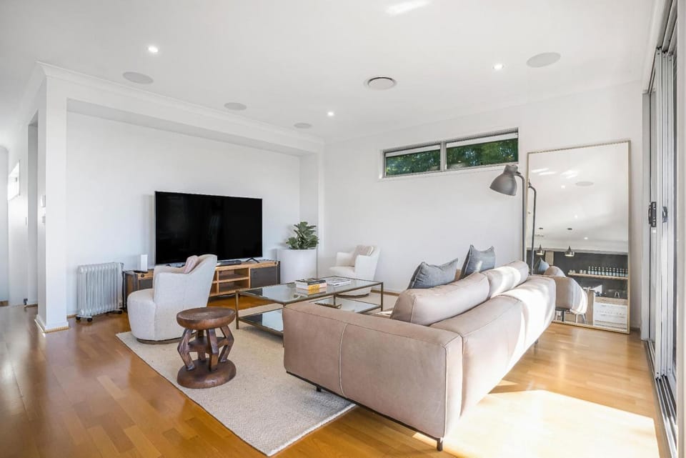 TV and multimedia, Living room, Seating area