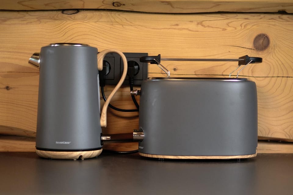 Coffee/tea facilities, toaster