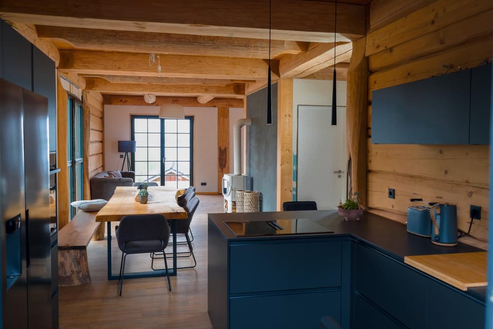 Kitchen or kitchenette, Living room, Seating area, Dining area