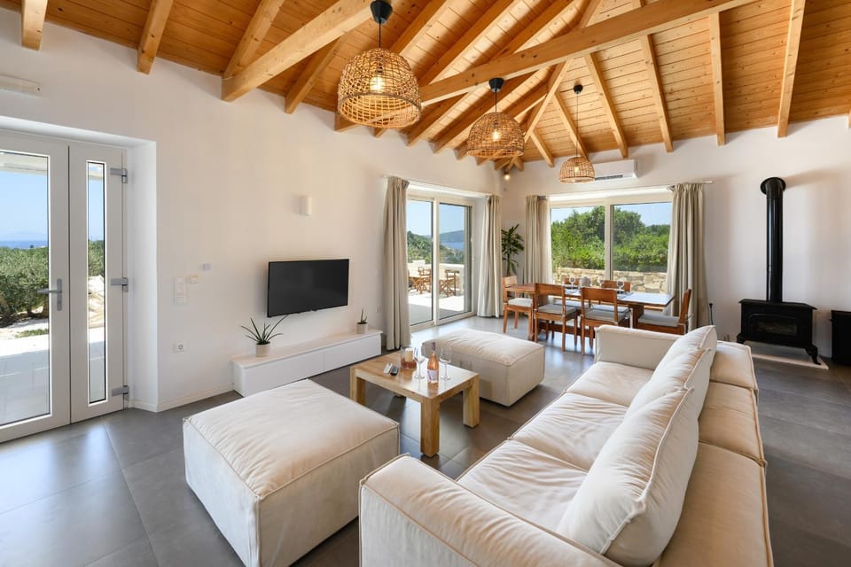 TV and multimedia, Living room, Seating area, Evening entertainment