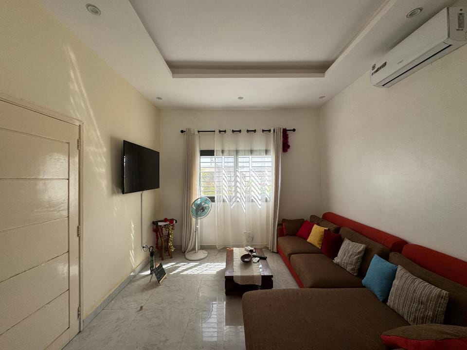 TV and multimedia, Living room, Seating area, air conditioner