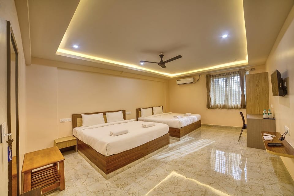 Bed, TV and multimedia, Photo of the whole room, Bedroom, towels, air conditioner