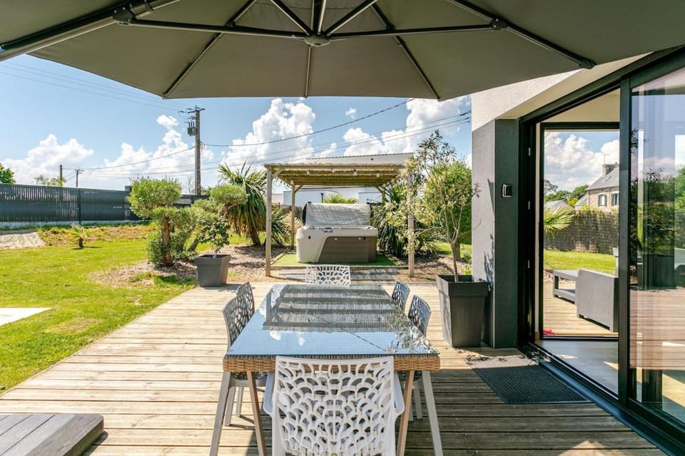 Villa avec Piscine chauffée 30 degrés et Spa à 5 minutes des plages Villa in Brittany