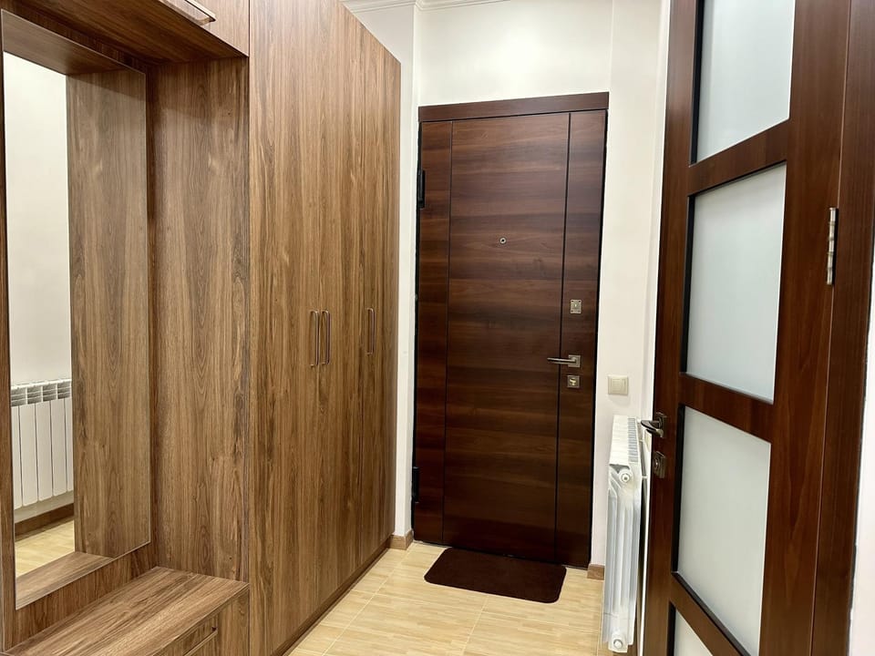 Facade/entrance, wardrobe