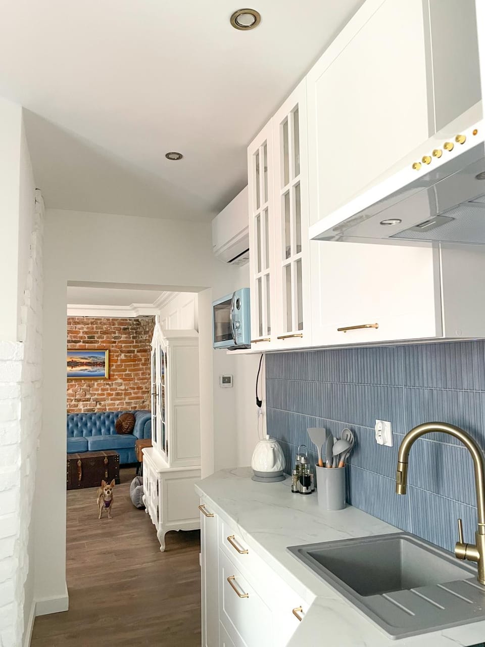 Kitchen or kitchenette, oven, stove