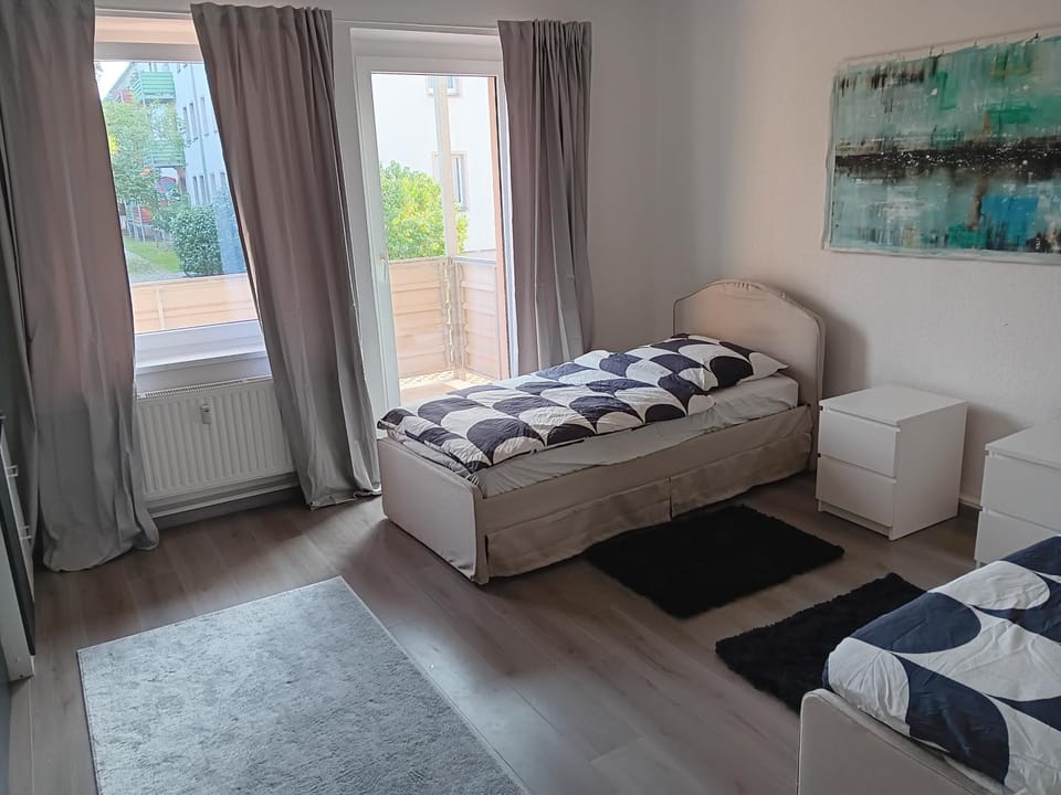 Crew Quartier ALL-INCLUSIVE Serviced Apartments Ideal für Monteure 3 Schlafzimmer Apartment mit Küche, Bad, Waschmaschine, Flat TV, Wifi in Merseburg Leuna Apartment in Thuringia, Germany