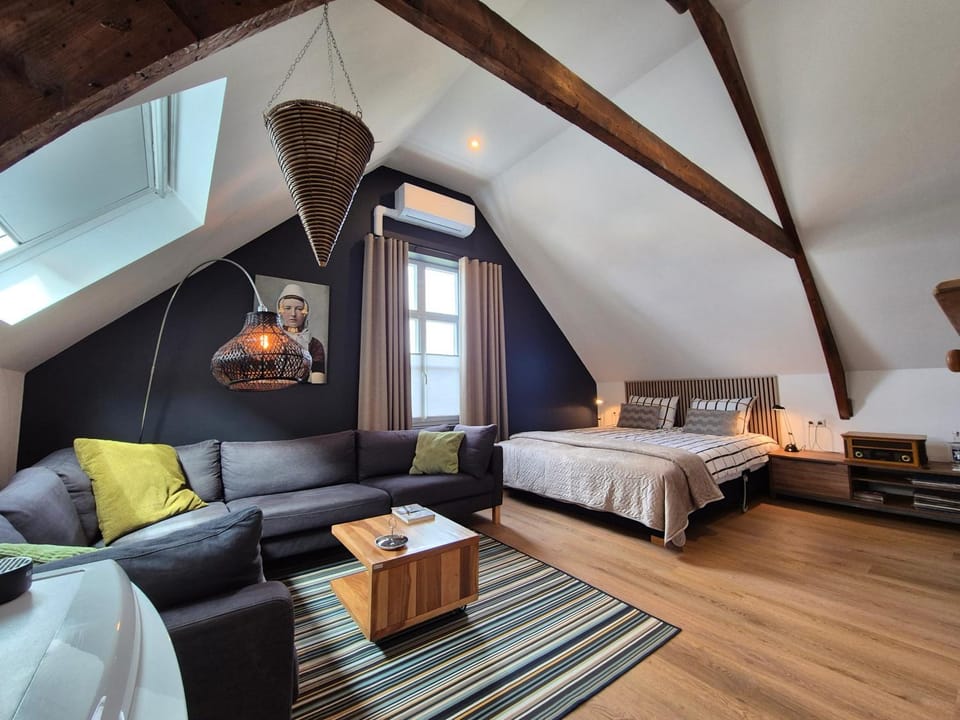 Bed, Photo of the whole room, Seating area, Bedroom