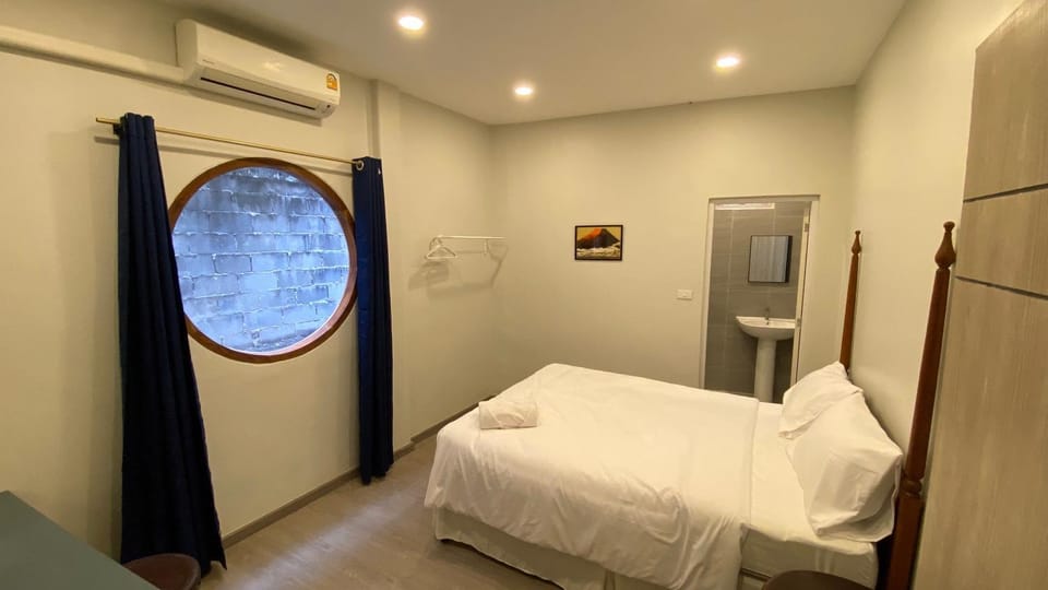 Bed, Bathroom, Bedroom, air conditioner